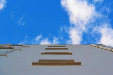 Bina duvar üzerinde alttan görünüm