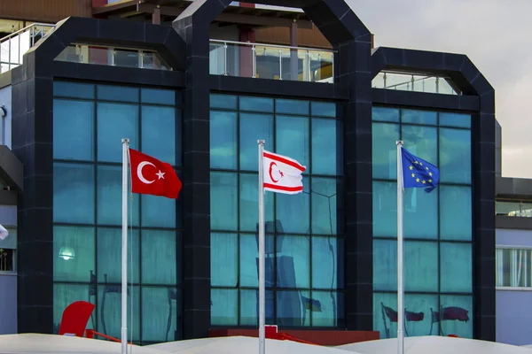 Türkçe, Kuzey Kıbrıs ve Avrupa Birliği bayrakları — Stok fotoğraf