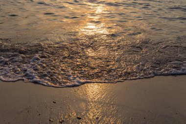Denizde gün batımı