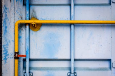 Sarı boru kap içinde Vanalı