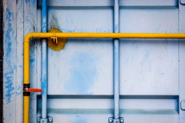 Sarı boru kap içinde Vanalı