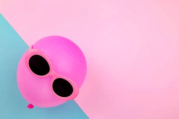 粉红色热气球在背景, 明亮的夏天颜色, 热带法郎 — 图库照片