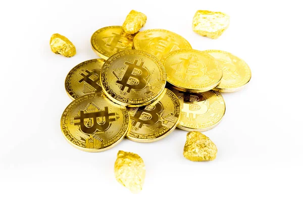Bitcoin coin golden coin, Stapel von Kryptowährungen Bitcoin isola — Stockfoto