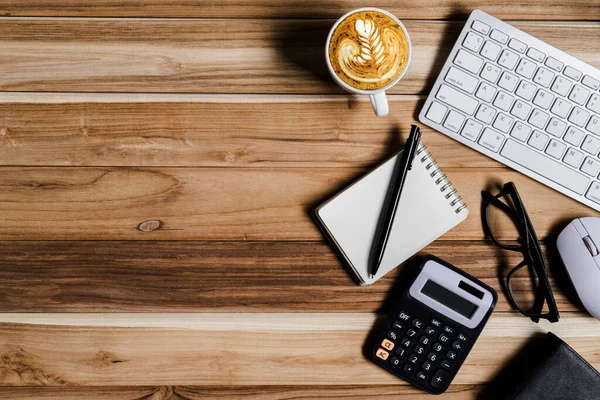 Mesa Escritorio Oficina Del Lugar Trabajo Moderno Con Ordenador Portátil — Foto de Stock