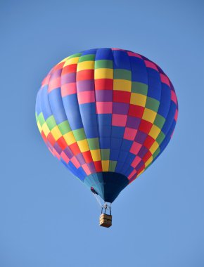 Renkli sıcak hava balonu