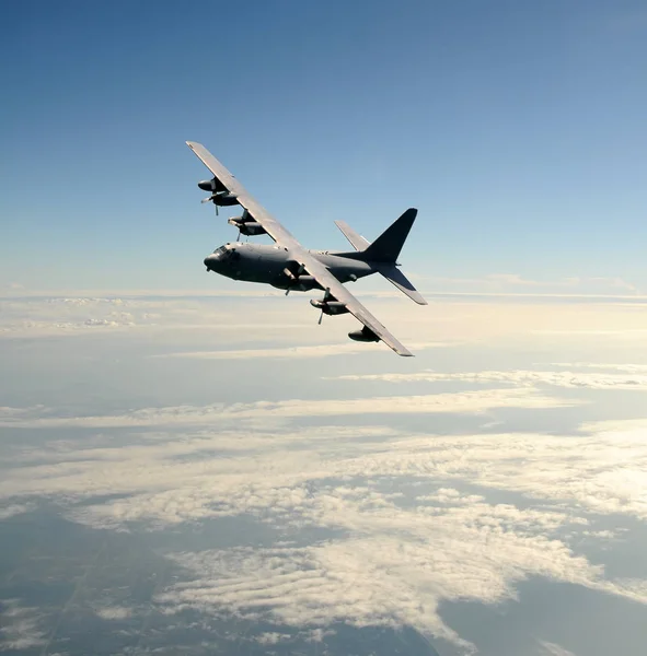 Lading vliegtuig tijdens de vlucht — Stockfoto