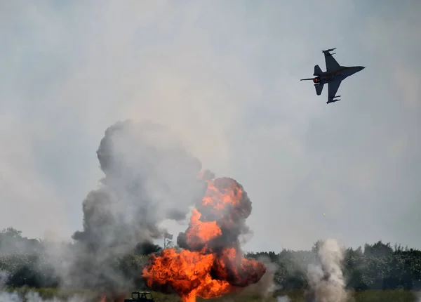 Bombardowanie z powietrza — Zdjęcie stockowe