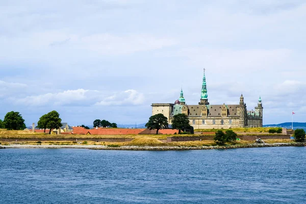 Hamlets castle Kronborg slot view from Oresund Sea Strait, Helsingor, Denmark — Stock Photo, Image
