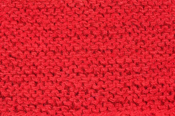 Tricot à la main fond rouge. Modèle vintage de tricot rustique à la main du milieu du siècle dernier. Laine vintage rouge fond et texture rapprochés — Photo