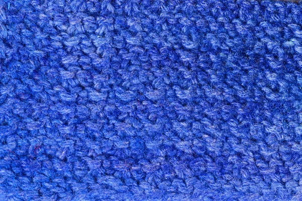 Tricot à la main fond bleu. Modèle vintage de tricot rustique à la main du milieu du siècle dernier. Bleu laine vintage gros plan fond et texture — Photo