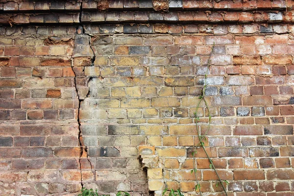 Parede de tijolo rachado, conceito de fundo — Fotografia de Stock