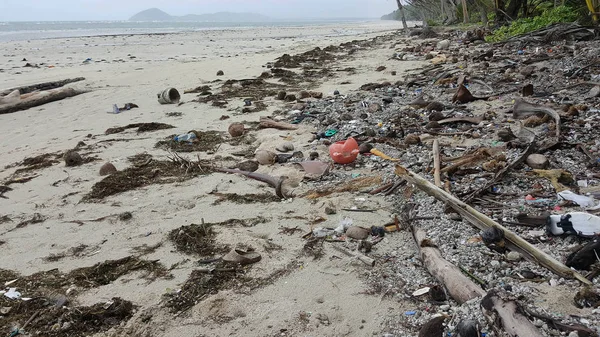 Müll an der Küste und Müll am australischen Strand — Stockfoto