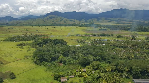 PNG Lae vista aérea como entrar en el aeropuerto — Foto de Stock