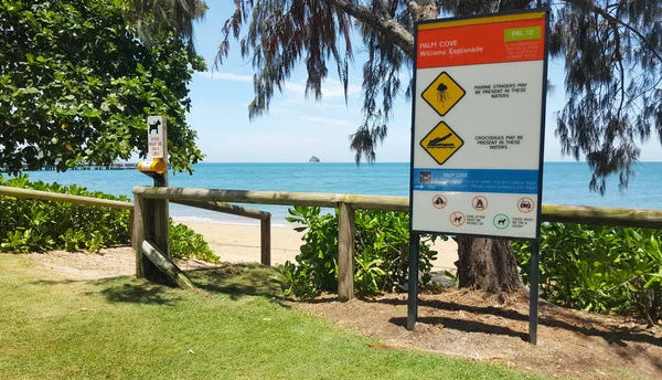 Palm Cove Cairns warning signs — Stock Photo, Image