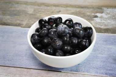 tabak dolusu meyveler