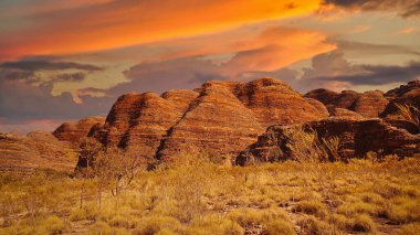 Purnululu Ulusal Parkı, Batı Avustralya 'nın Doğu Kimberley bölgesinde bulunan bir Dünya Mirası Alanıdır. Gün batımında Beceriksiz Fotoğraflar