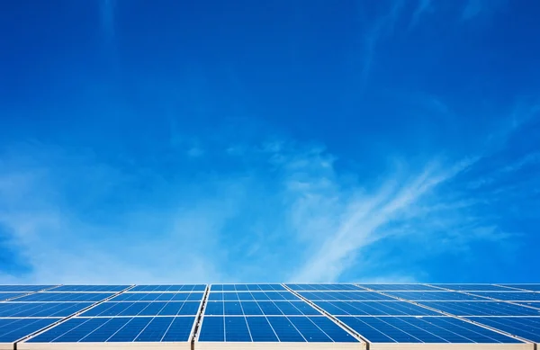 Solar panels with a nice cloudy blue sky — Stock Photo, Image