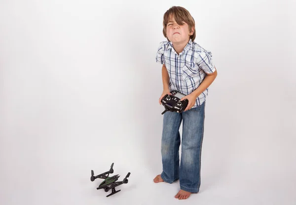 Rapaz desapontado com o seu drone — Fotografia de Stock