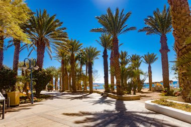 Eilat içinde Central Promenade arka planda plajı ile