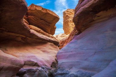 İsrail, Eilat dağlarında seyahat: Red Canyon, dev clif