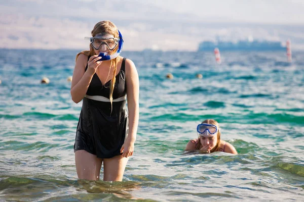 Una chica de Snorkeler — Foto de Stock