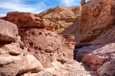 İsrail'de seyahat: Red Canyon, dev kayalıklarla 