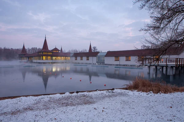 Heviz Spa la nuit en hiver — Photo