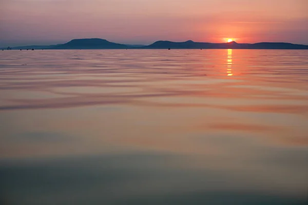 Typická západ slunce u jezera Balaton — Stock fotografie