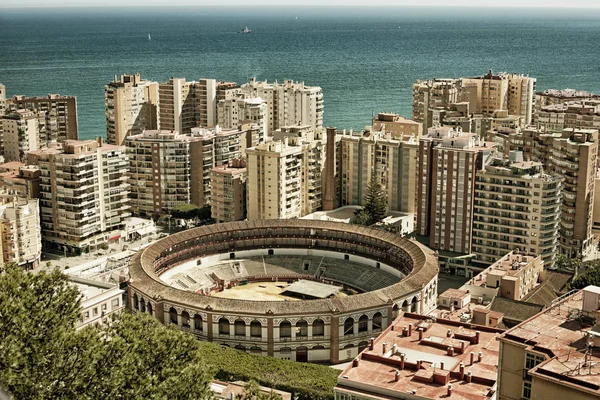 Flygfoto över tjurfäktningsarenan med havet i Malaga, Spanien (Hdr) — Stockfoto