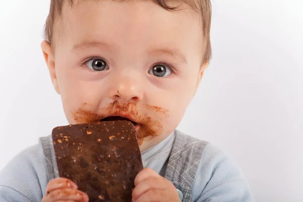 Şirin Bebek Çocuk Yeme Çikolata — Stok fotoğraf