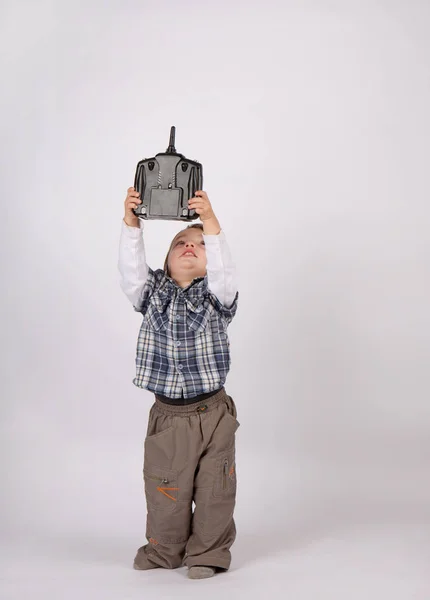 Bambino con telecomando drone — Foto Stock