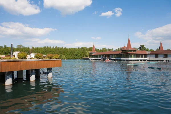 世界第二大天然的暖水湖在匈奴湖赫威兹 — 图库照片