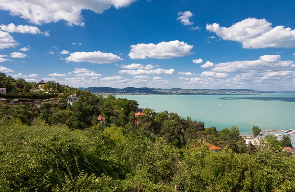 Nézd, a Balaton partjától a Tihany, Magyarország — Stock Fotó