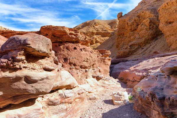 Red Canyon, İsrail dev kayalıklarla