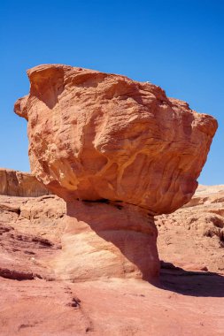 Mantar kumtaşı cazibe genişliği canlı Mavi gökyüzünden Timn