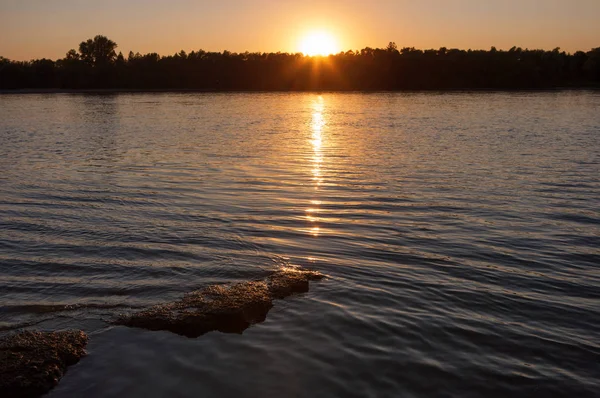 多瑙河河上美丽的夕阳. — 图库照片