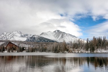 Kış Strbske Pleso göl. Yüksek Tatras, Slovakya