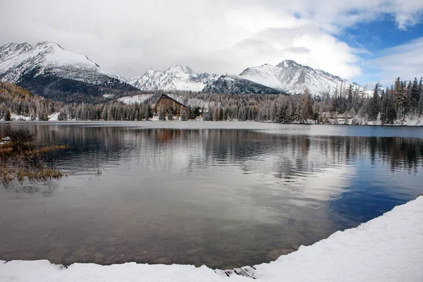 Strbske Pleso lake in the Tatras at winter in Slovakia — Stock Photo, Image