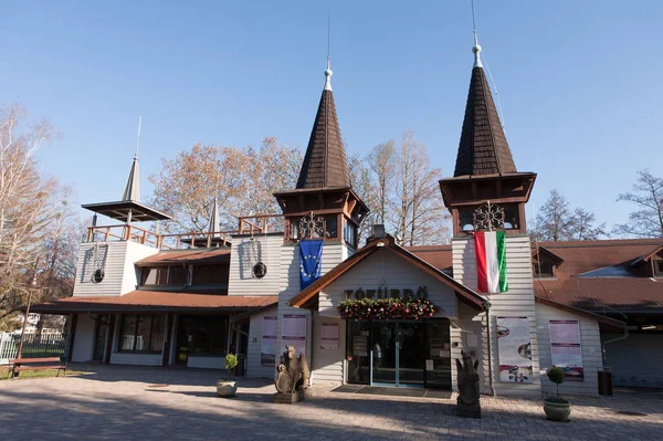 Heviz, Hungary - December 18, 2017: The main entrance of the Hev — Stock Photo, Image