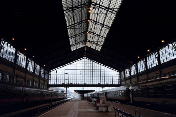 BUDAPEST, HUNGARY - MATCH 01, 2018: The main platform of  Budape — Stock Photo, Image