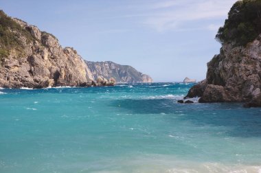 Görünüm Beach arasında uçurumlar, Paleokastritsa: Korfu, Yunanistan