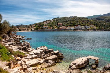 Kayalık plaj Kassiopi balıkçı köyü: Korfu, Yunanistan