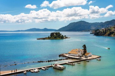 Panagia Vlacherna Kilisesi ve güzel bir cl ile Mouse Adası