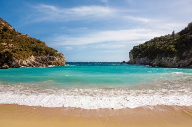 Sandy beach adlı Paleokastritsa bay: Korfu, Yunanistan