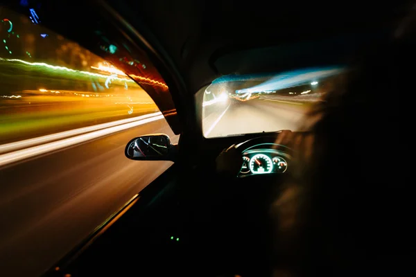 Nachts fahren. — Stockfoto