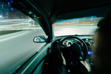 mujer rubia de sanset.