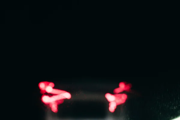 Líneas abstractas de luz en la oscuridad . — Foto de Stock