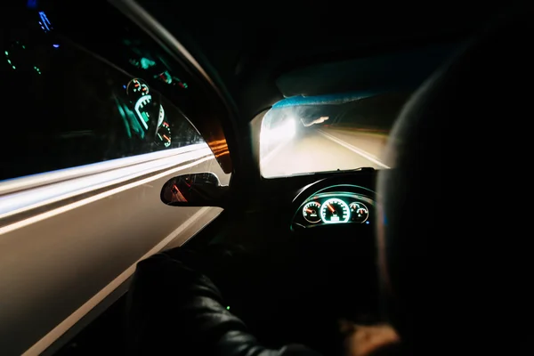 Nachts fahren. — Stockfoto