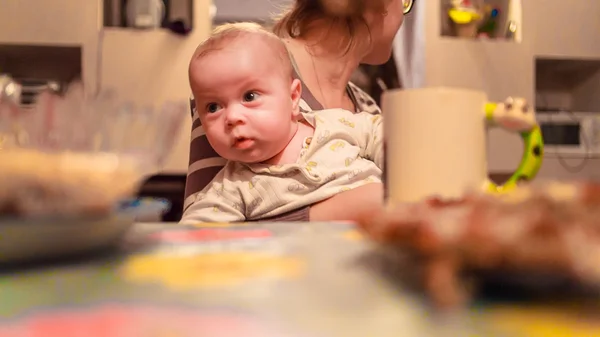 Child on the lap of the mother — Stock Photo, Image