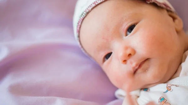 Pequeno bebê close-up — Fotografia de Stock